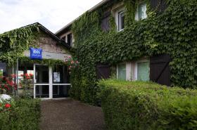 IBIS Budget Tarbes - photo 26